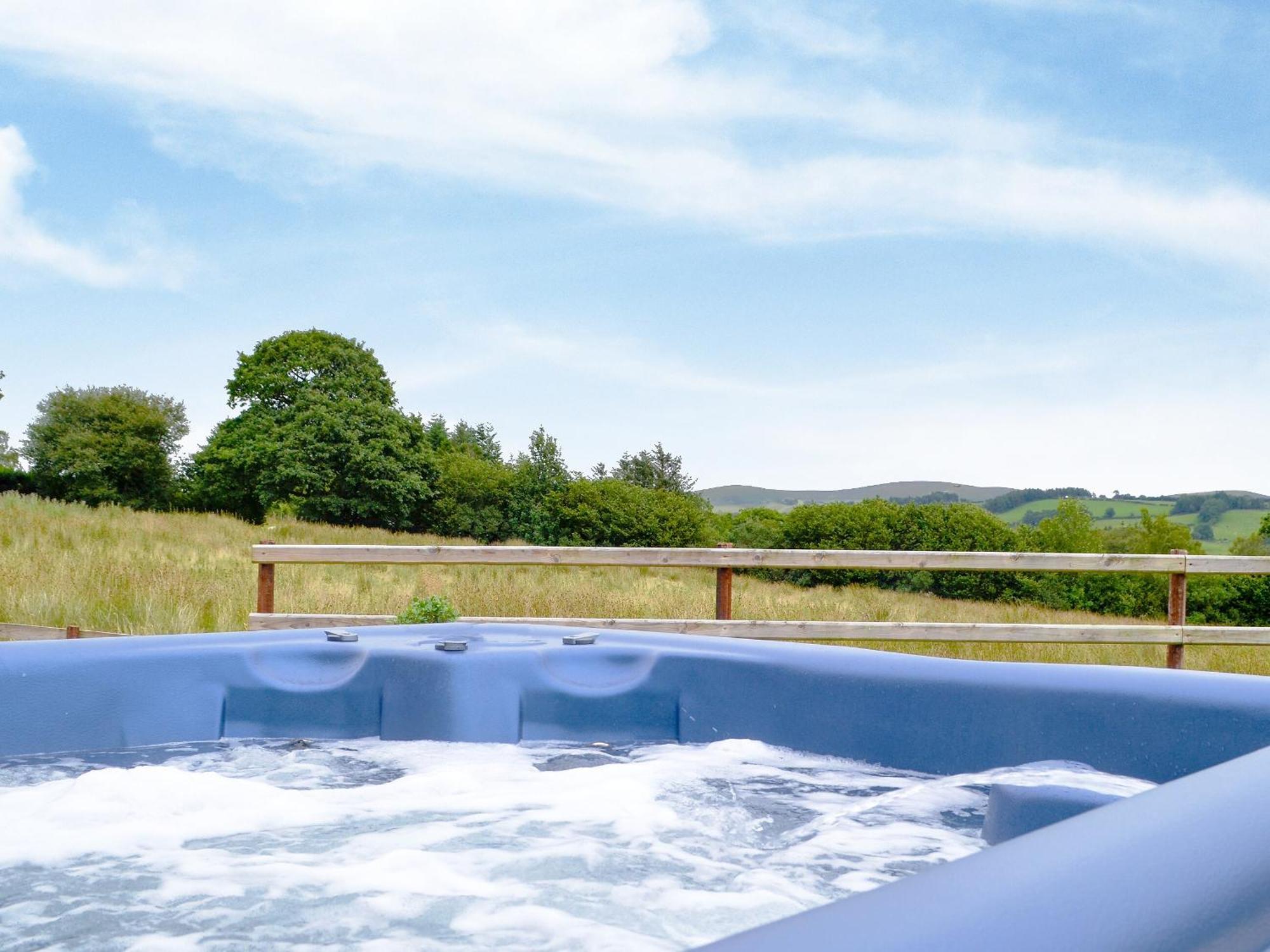Castle View Villa Llanbadarn Fynydd Exterior photo